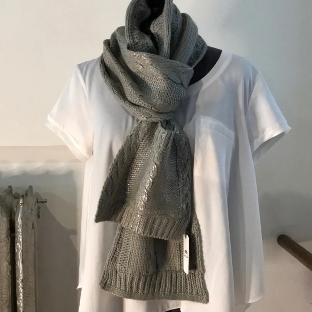 🆕 Charming Charlie’s scarf 🧣